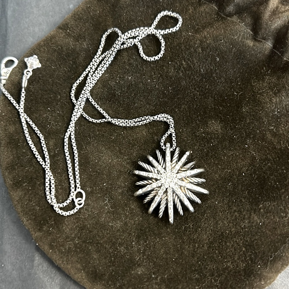 David Yurman Starburst Pendant Necklace medium .50 ctw 20” chain